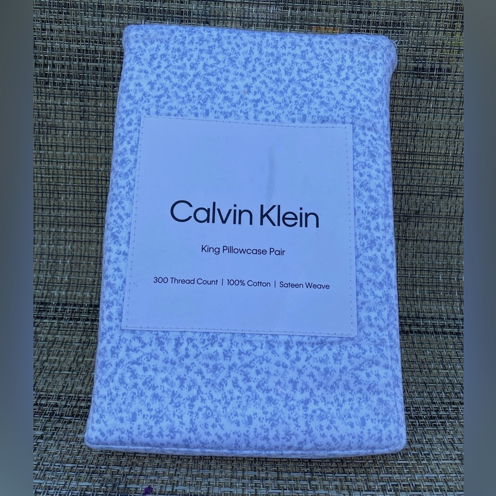 Calvin Klein Abstract Ditsy Floral Blue Cotton KING Pillowcase Set 2pc - Picture 6 of 7